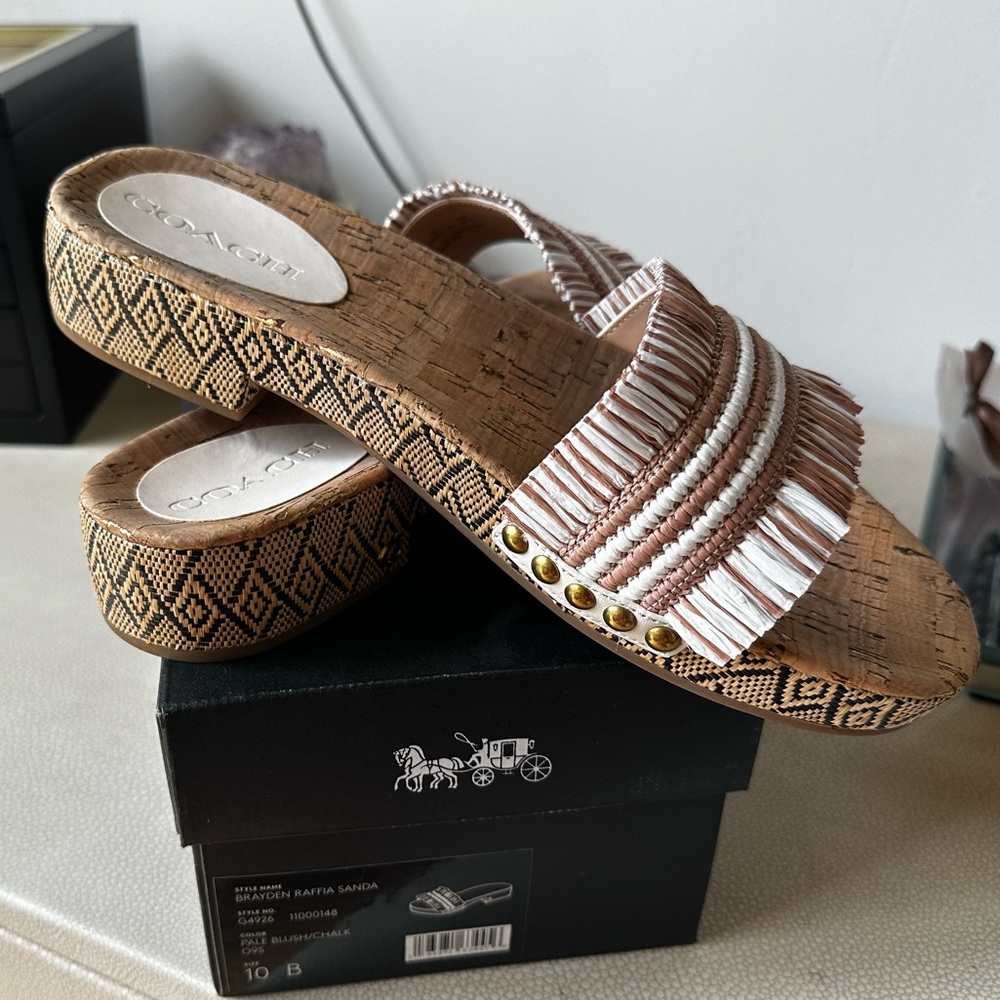 Coach resort sandals in tan and white size 10.